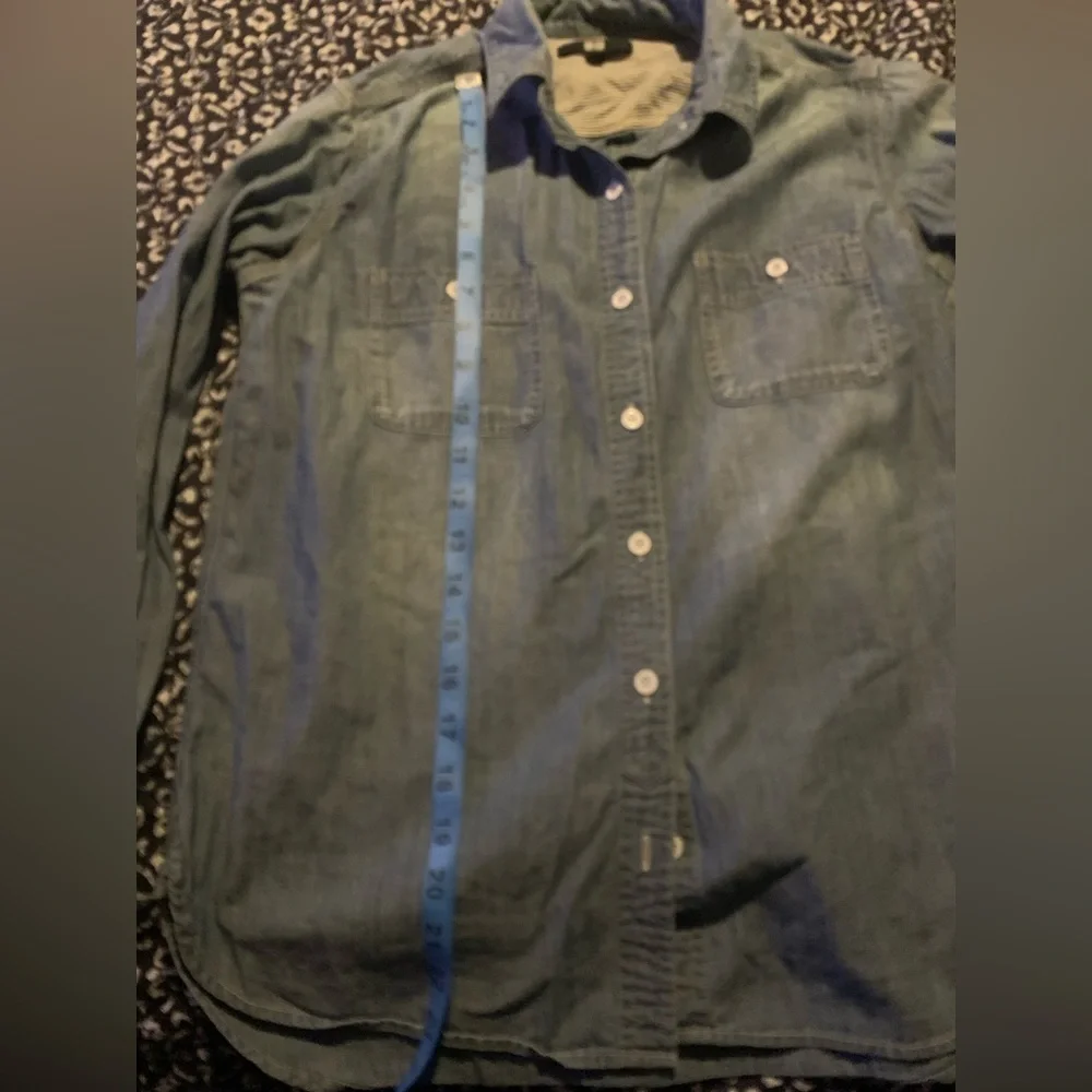 NWOT Uniqlo XS denim button down shirt with stripe print inside cuffs and back - Picture 6 of 6